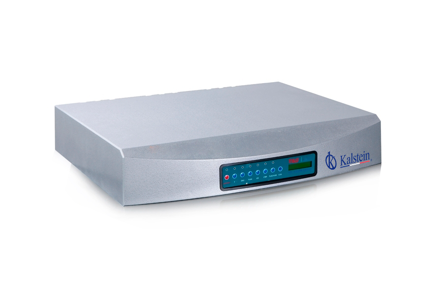 What are the characteristics of a color evaluation box?