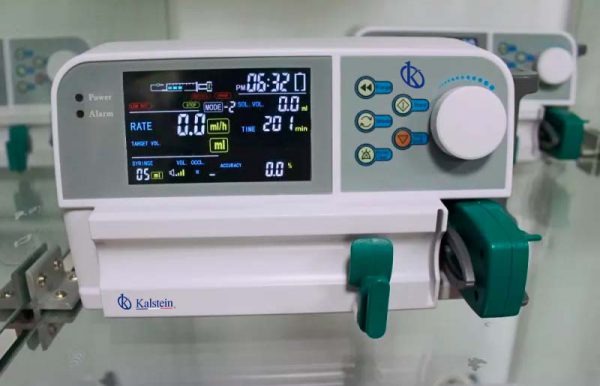 Mise en place de pompes à perfusion pour contrôler l'administration des médicaments