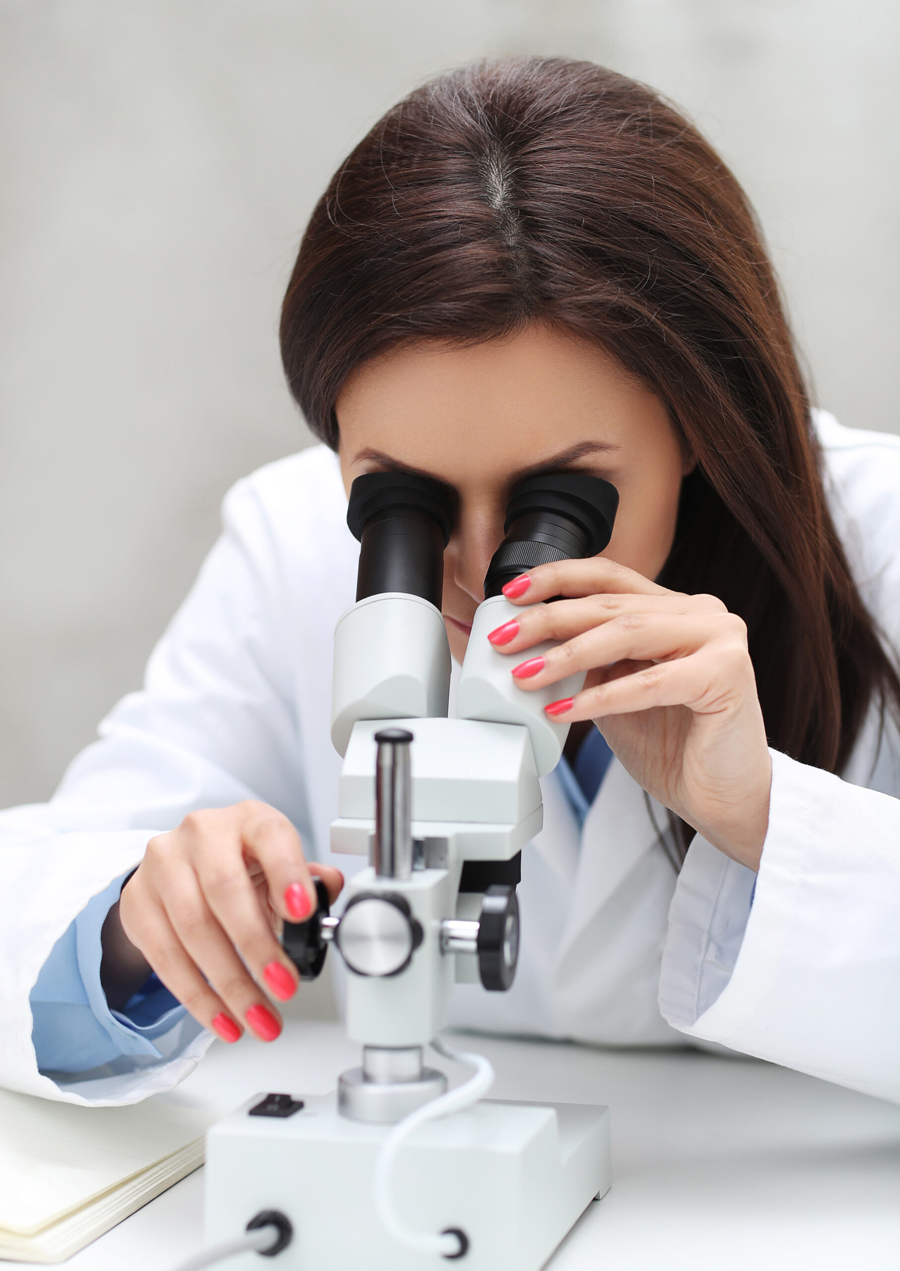 What is a dark field microscope?